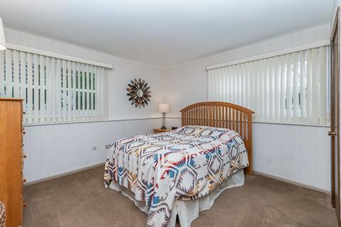 397 Simone Dr, Des Plaines, IL 60016 photo 23