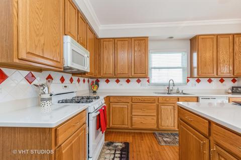 1010 Par Dr, Algonquin, IL 60102 photo 2