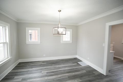 459 Oak Ave, Aurora, IL 60506 photo 9