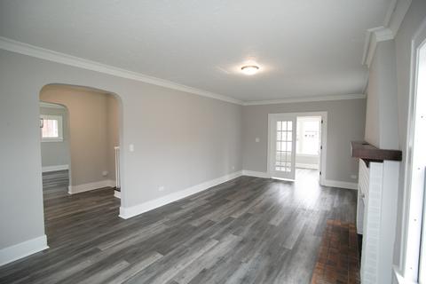 459 Oak Ave, Aurora, IL 60506 photo 4