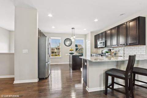 4048 Pompton Ave, Elgin, IL 60124 photo 4