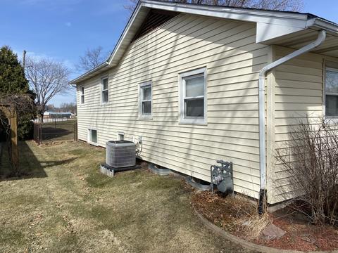 112 Carolee Ln, Morrison, IL 61270 photo 2