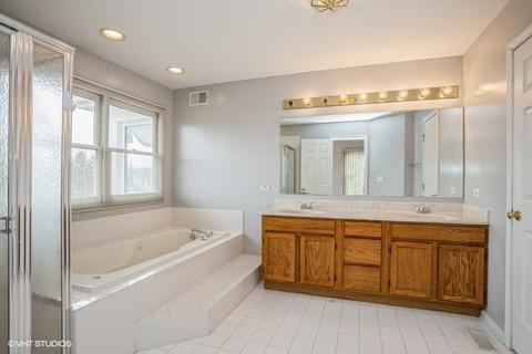 1435 Falcon Ln, Hoffman Estates, IL 60192 photo 11
