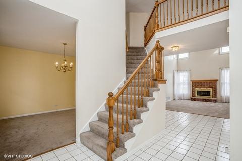 1435 Falcon Ln, Hoffman Estates, IL 60192 photo 3