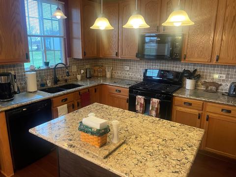 247 Switchgrass Dr, Minooka, IL 60447 photo 3