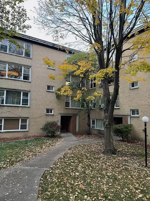 6142 N Damen Ave #2F, Chicago, IL 60659