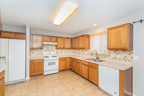 1756 Lanyon Dr, Bartlett, IL 60103 photo 9