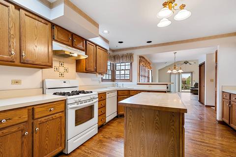 3811 Bobwhite Ln, Rolling Meadows, IL 60008 photo 5
