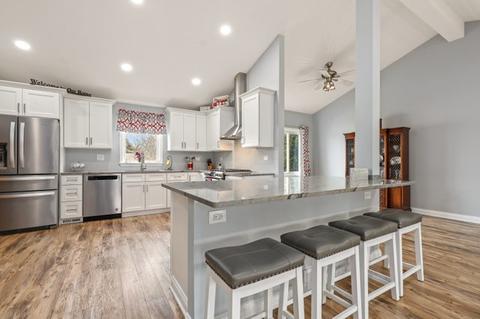 843 Kings Point Dr E, Addison, IL 60101 photo 6