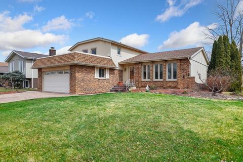 843 Kings Point Dr E, Addison, IL 60101 photo 1