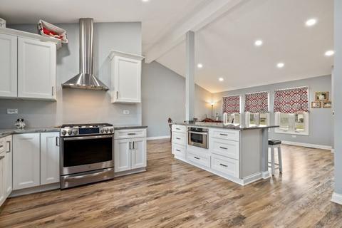 843 Kings Point Dr E, Addison, IL 60101 photo 9