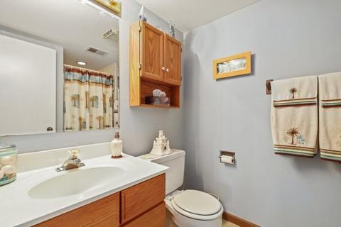 843 Kings Point Dr E, Addison, IL 60101 photo 24
