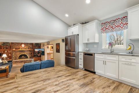 843 Kings Point Dr E, Addison, IL 60101 photo 10