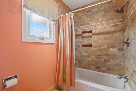 843 Kings Point Dr E, Addison, IL 60101 photo 14