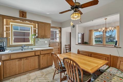 2201 Pine St, Des Plaines, IL 60018 photo 9