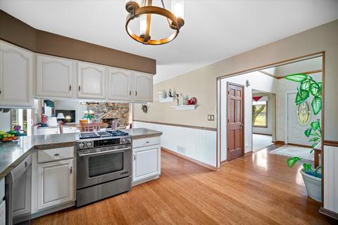 5 N430 Robin Ln, Wayne, IL 60184 photo 8