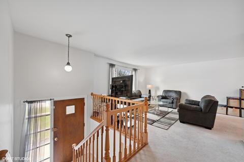 1040 Windsor Dr, Wheaton, IL 60189 photo 2