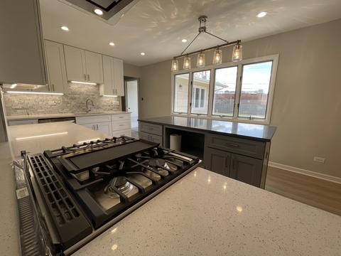 565 Amherst Ln, Hoffman Estates, IL 60169 photo 8