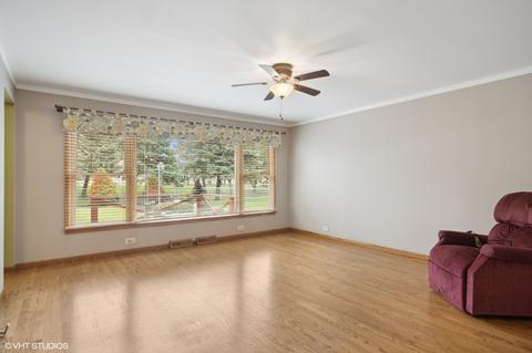 881 Madelyn Dr, Des Plaines, IL 60016 photo 2