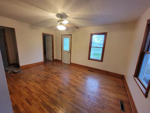 133 E Sprague St, Bement, IL 61813 photo 10