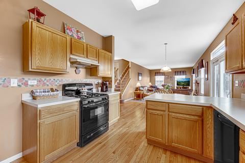 2312 Barrett Dr, Algonquin, IL 60102 photo 3