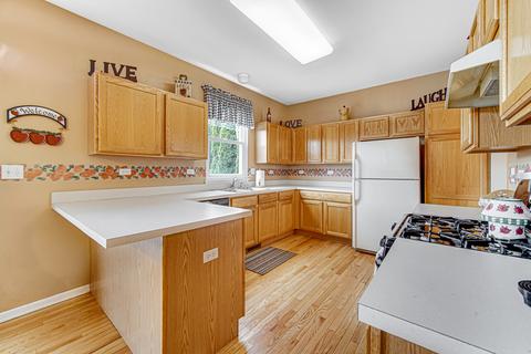 2312 Barrett Dr, Algonquin, IL 60102 photo 2