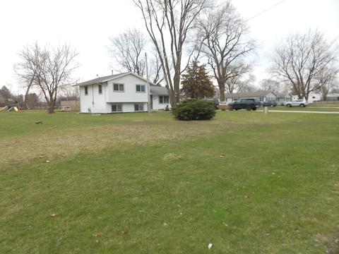 414 N Center St, Gardner, IL 60424 photo 2