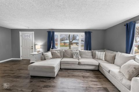 231 Robert Dr, Elgin, IL 60123 photo 5
