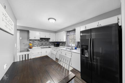 231 Robert Dr, Elgin, IL 60123 photo 7