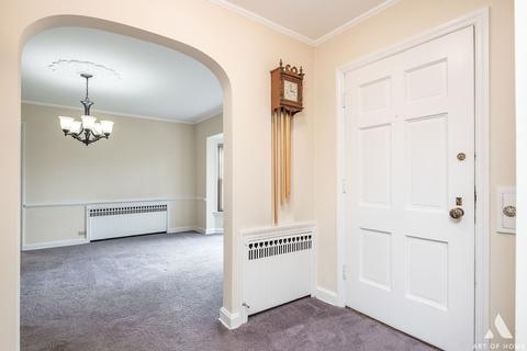 2094 Miner St, Des Plaines, IL 60016 photo 2