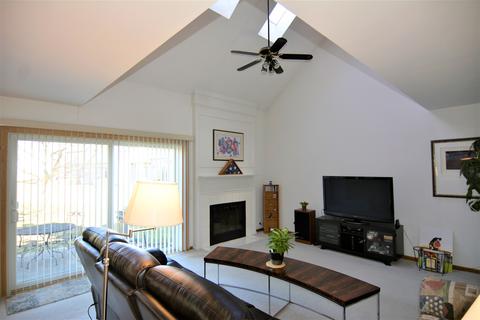 4605 Burnham Dr, Hoffman Estates, IL 60192 photo 9