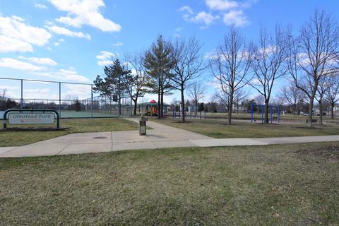 4605 Burnham Dr, Hoffman Estates, IL 60192 photo 2