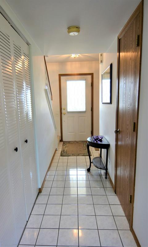 4605 Burnham Dr, Hoffman Estates, IL 60192 photo 4