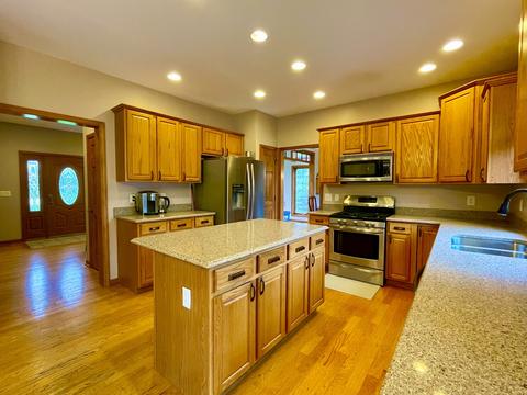 4480 Mitchell Ct, Plano, IL 60545 photo 9