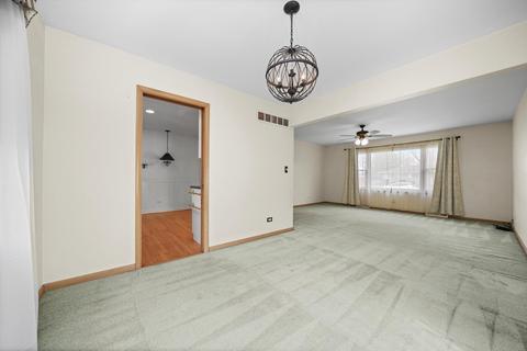 136 Kathleen Dr, Elgin, IL 60123 photo 24