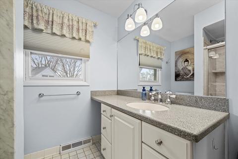 136 Kathleen Dr, Elgin, IL 60123 photo 27