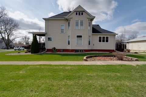 102 W 5th St, Gridley, IL 61744 photo 3