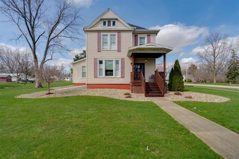 102 W 5th St, Gridley, IL 61744 photo 1