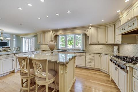 370 Trinity Ln, Oak Brook, IL 60523 photo 13