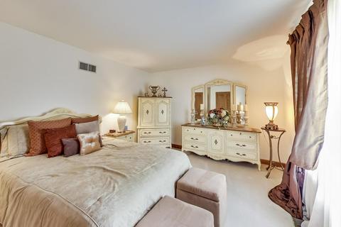 370 Trinity Ln, Oak Brook, IL 60523 photo 48