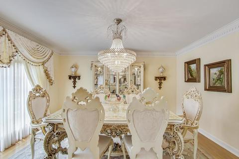 370 Trinity Ln, Oak Brook, IL 60523 photo 9