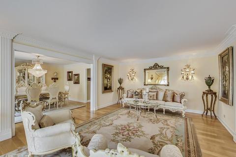 370 Trinity Ln, Oak Brook, IL 60523 photo 6