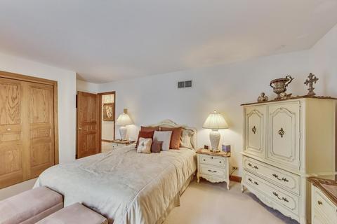370 Trinity Ln, Oak Brook, IL 60523 photo 49