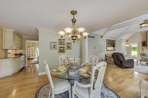 370 Trinity Ln, Oak Brook, IL 60523 photo 17