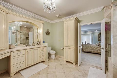 370 Trinity Ln, Oak Brook, IL 60523 photo 28