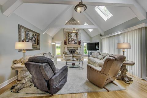 370 Trinity Ln, Oak Brook, IL 60523 photo 19