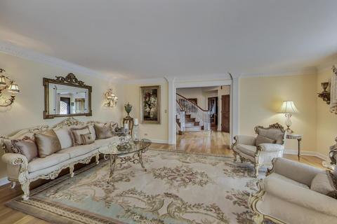370 Trinity Ln, Oak Brook, IL 60523 photo 8