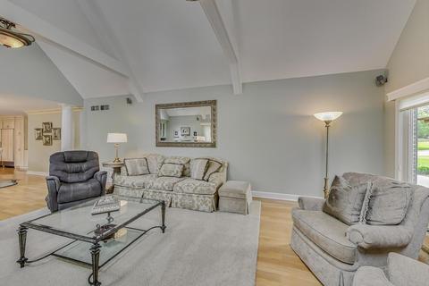 370 Trinity Ln, Oak Brook, IL 60523 photo 21