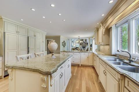 370 Trinity Ln, Oak Brook, IL 60523 photo 14