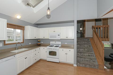 866 Brewster Ln, Bartlett, IL 60103 photo 8